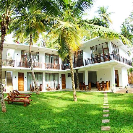 Bay Hiriketiya Hotel Dickwella Exterior photo