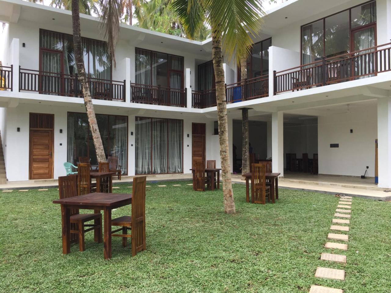 Bay Hiriketiya Hotel Dickwella Exterior photo