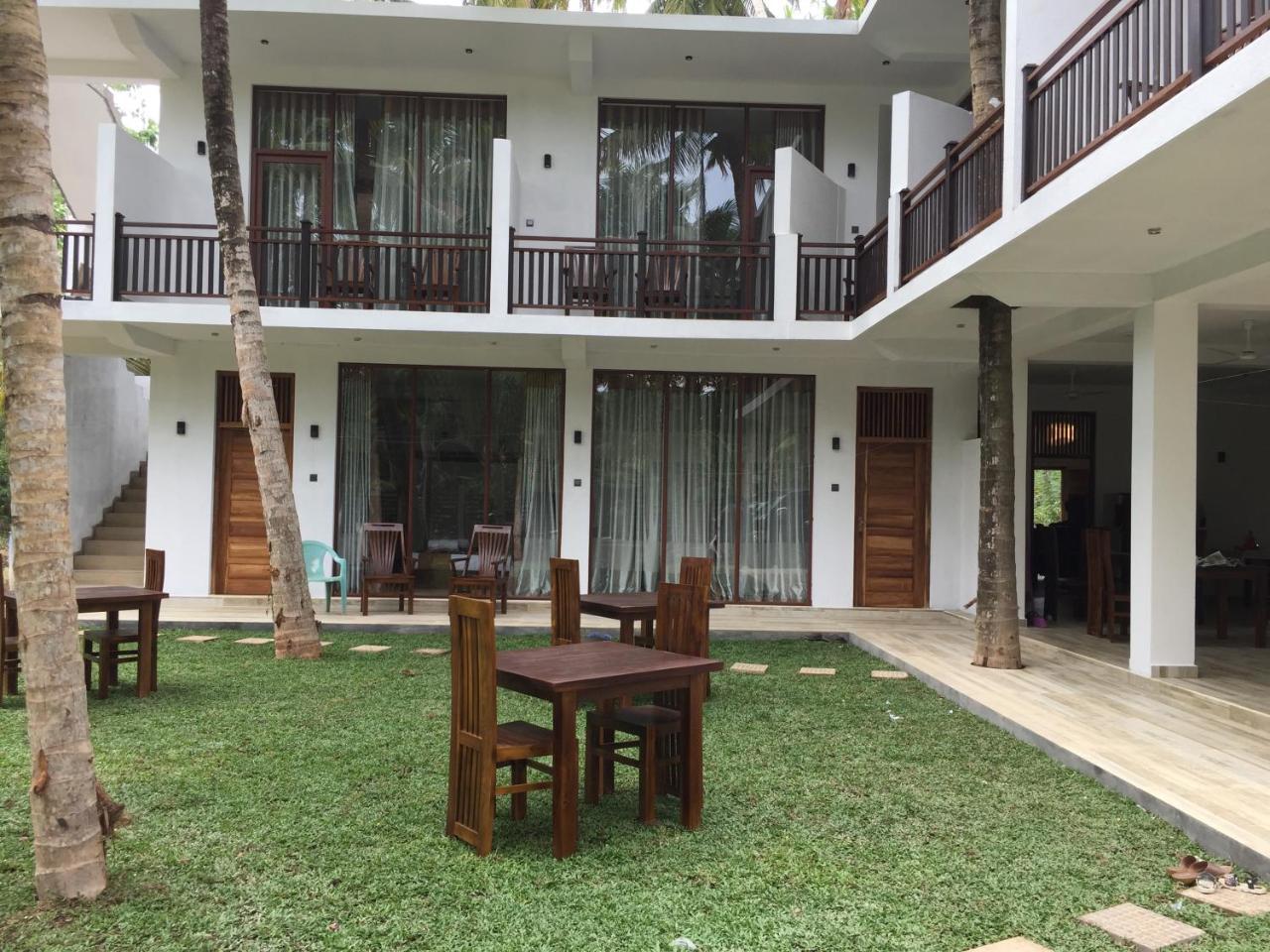 Bay Hiriketiya Hotel Dickwella Exterior photo