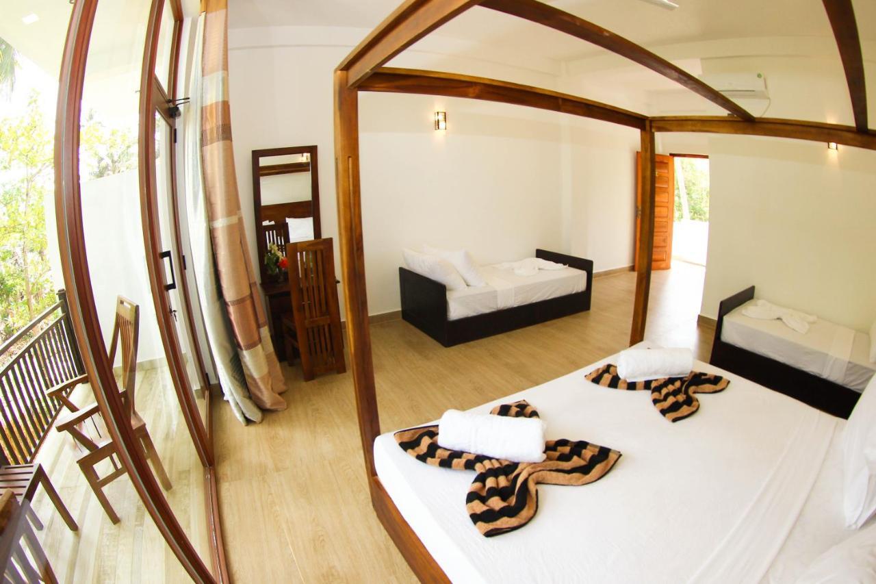Bay Hiriketiya Hotel Dickwella Exterior photo
