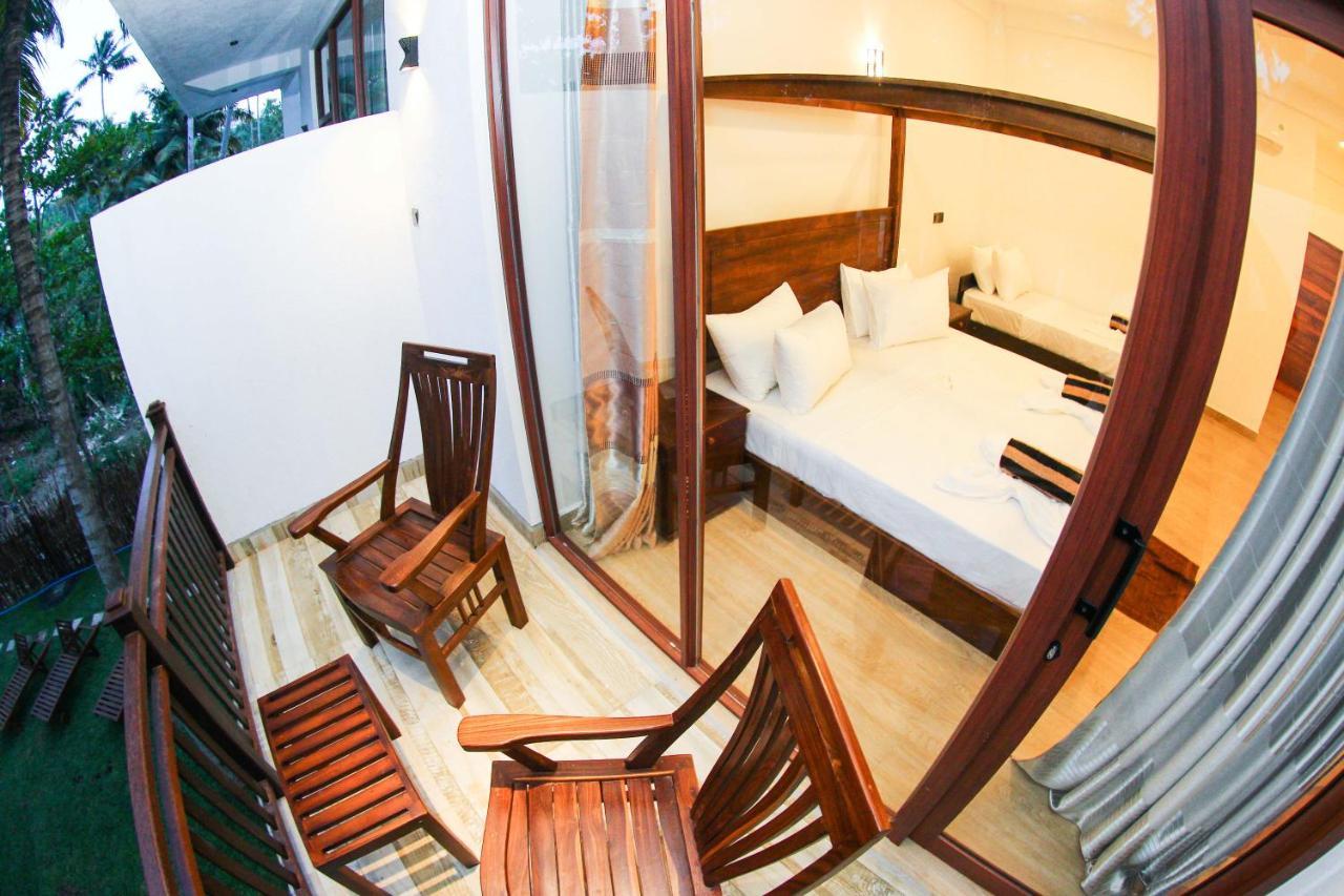 Bay Hiriketiya Hotel Dickwella Exterior photo