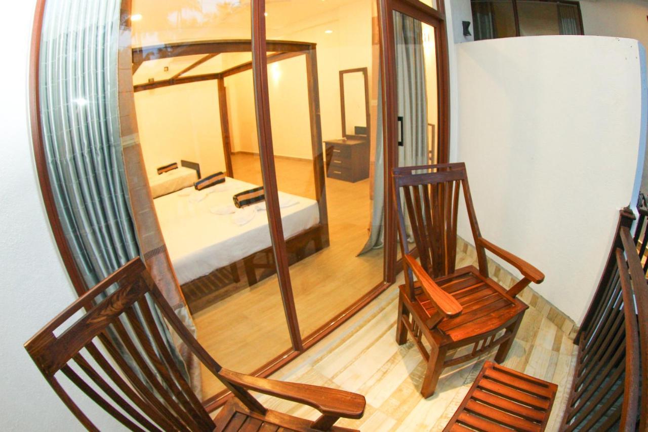 Bay Hiriketiya Hotel Dickwella Exterior photo
