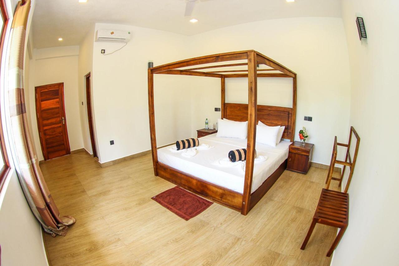 Bay Hiriketiya Hotel Dickwella Exterior photo