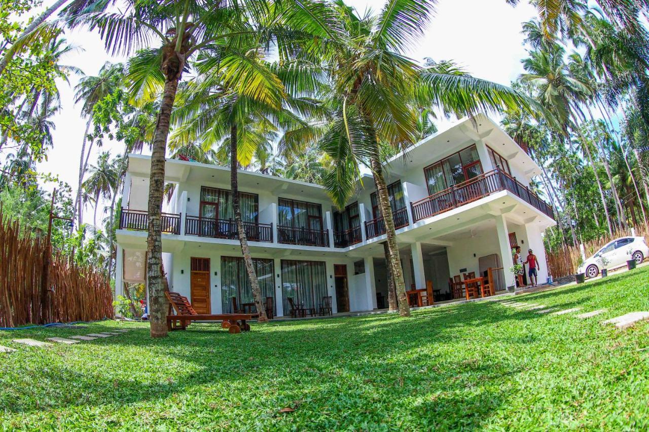 Bay Hiriketiya Hotel Dickwella Exterior photo