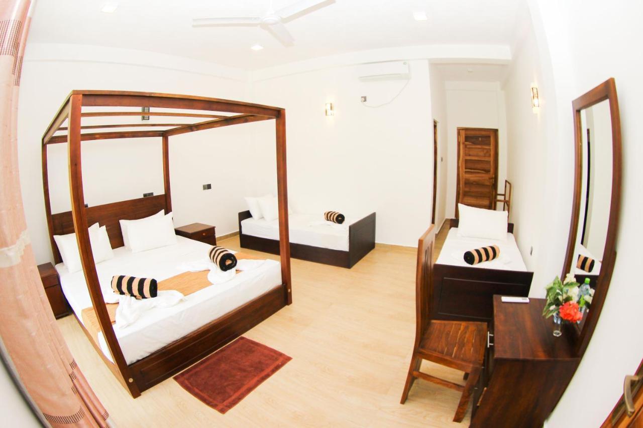 Bay Hiriketiya Hotel Dickwella Exterior photo