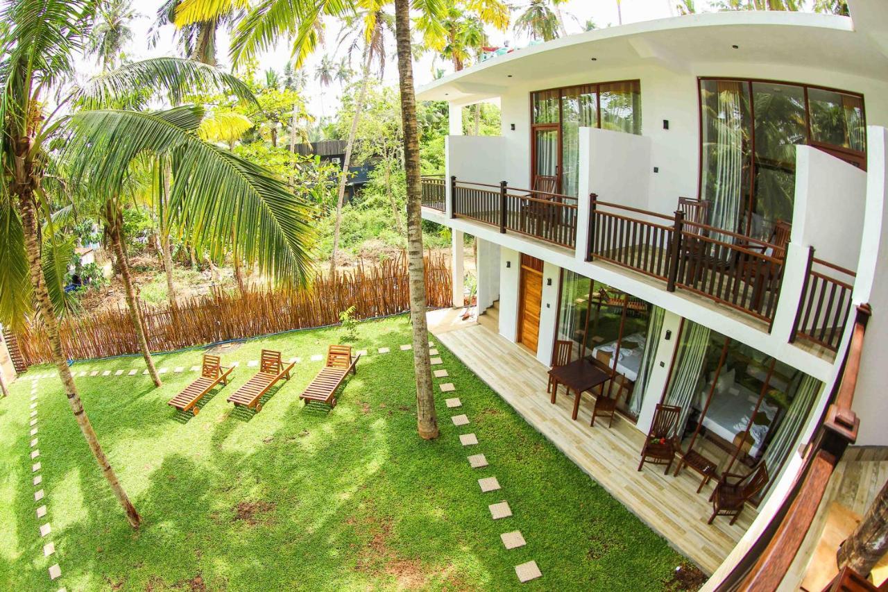 Bay Hiriketiya Hotel Dickwella Exterior photo