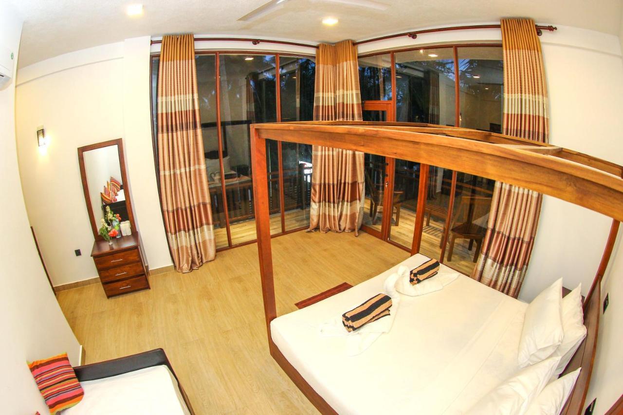 Bay Hiriketiya Hotel Dickwella Exterior photo